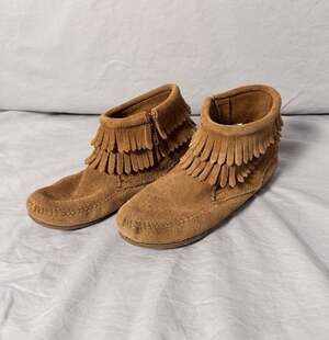 Minnetonka Double Fringe Side Zip Suede Ankle Boots Size 1